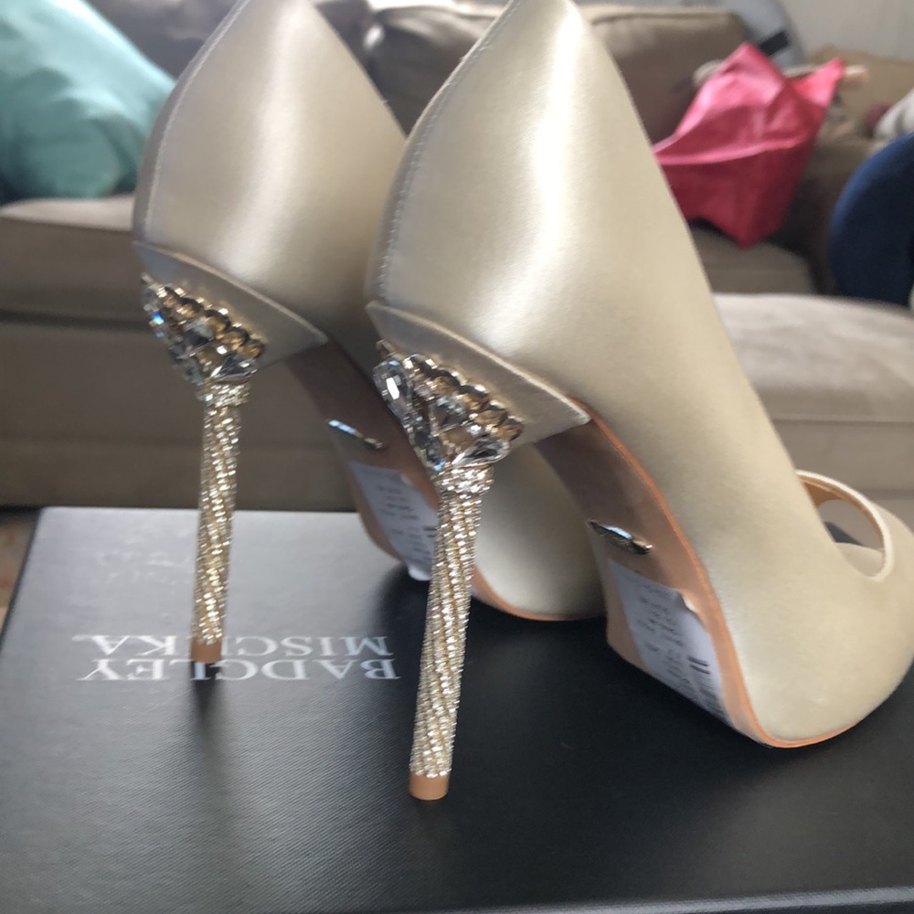 Badgley Mischka jeweled satin pumps - Picture 3 of 10